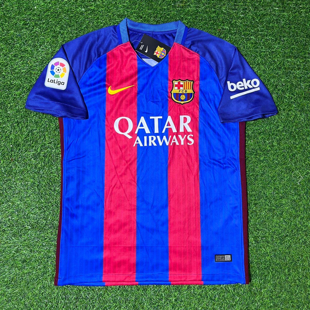 Andrés Iniesta #8 FC Barcelona 2016-2017 Home Retro Football Jersey