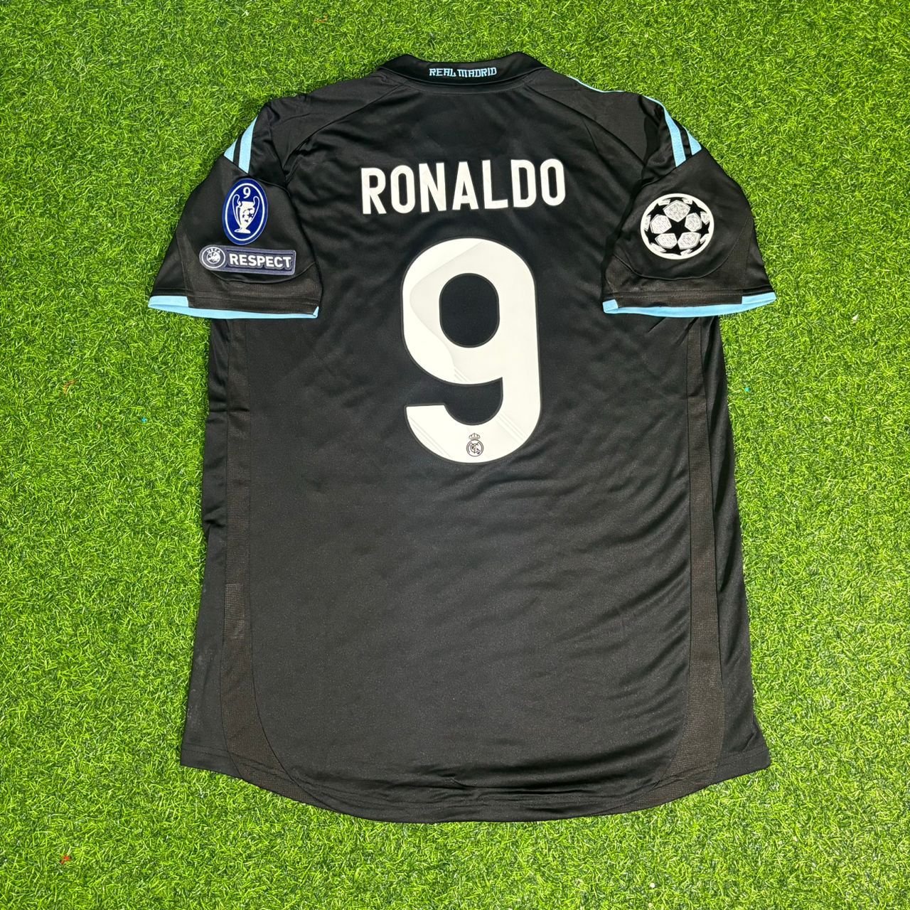 Cristiano Ronaldo 2009-2010 CR7 Debut Number 9 Away Retro Football Jersey Kit