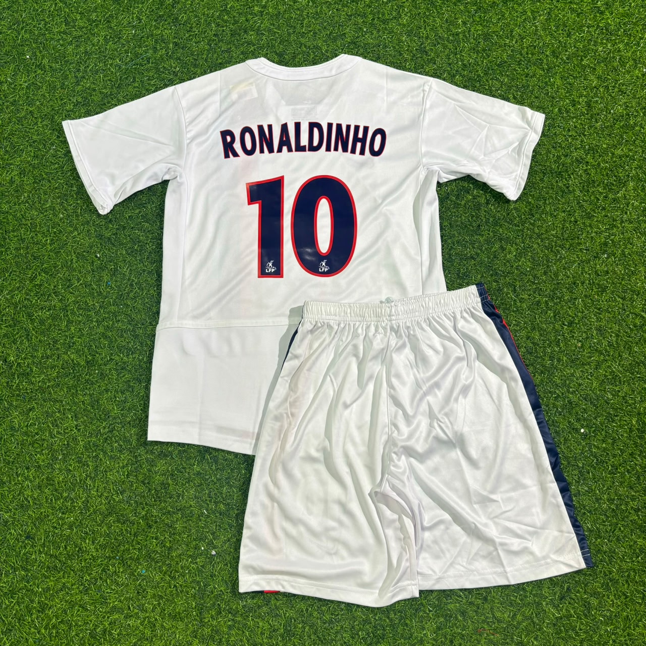 Ronaldinho 2002-2003 White Kids Kit β Kit Jersey for Children β | KinderTrikot | Maillot Enfant Soccer Shirt