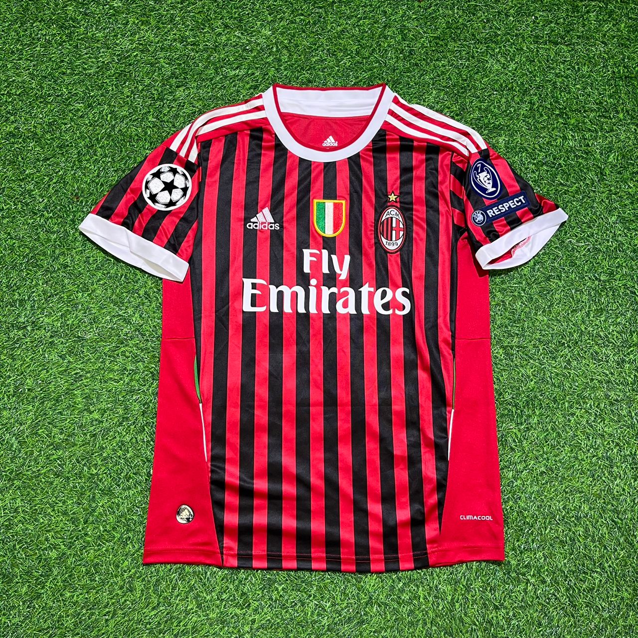 Maillot de football rétro domicile AC Milan 2011/12 - Alessandro Nesta 13