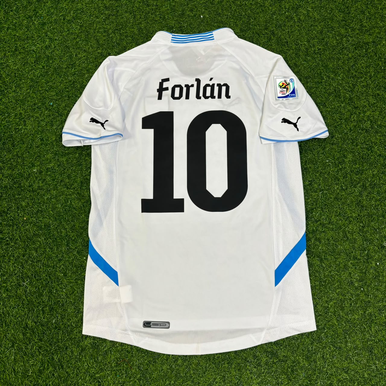 diego-forlan-uruguay-2010-