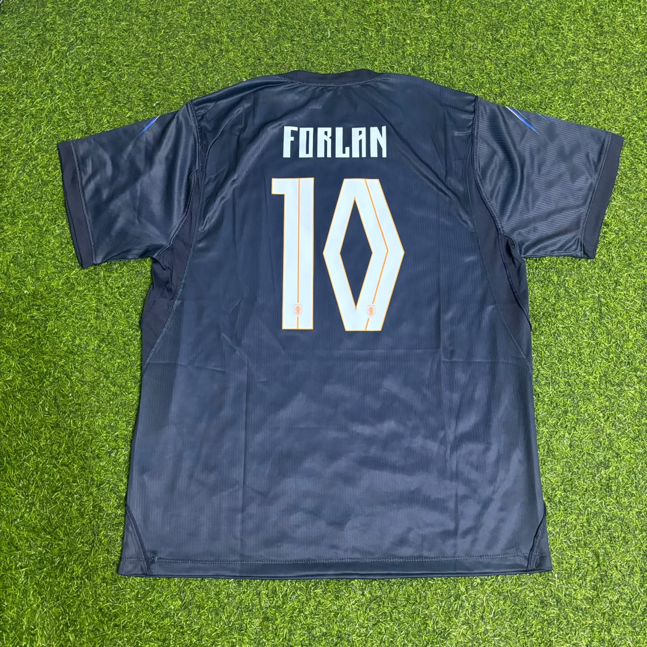 diego-forlan-uruguay-retro-