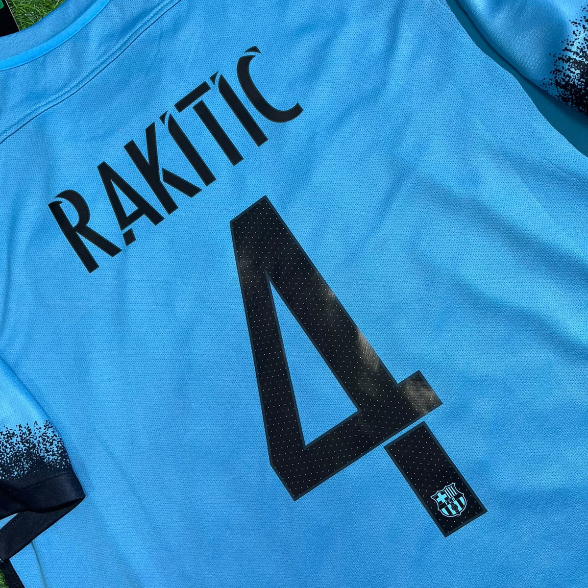 Ivan Rakitic Barcelona 2015/2016 Retro Football Jersey