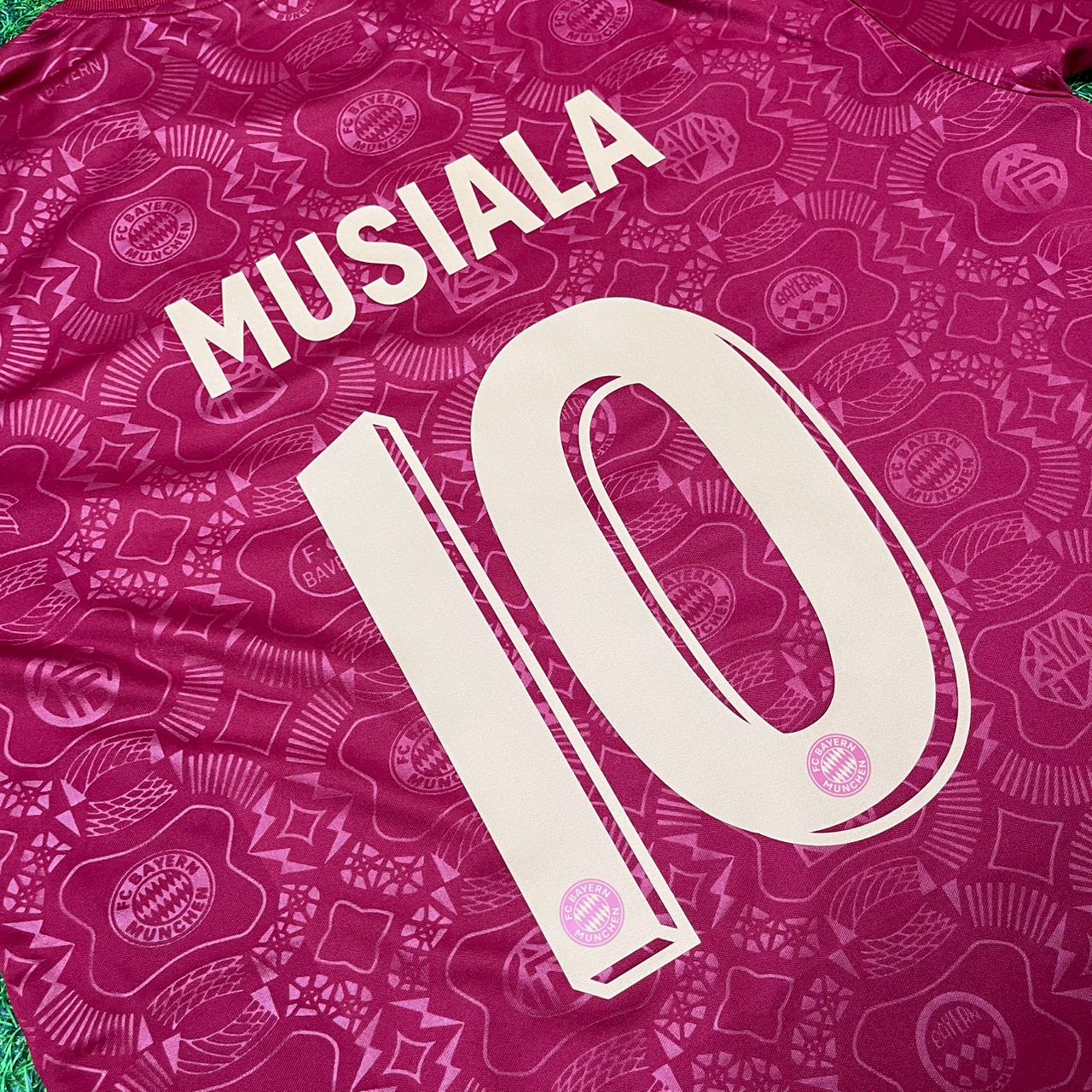 Jamal Musiala 10- Bayern München 125 Jahre Spezial-Edition Fußballtrikot