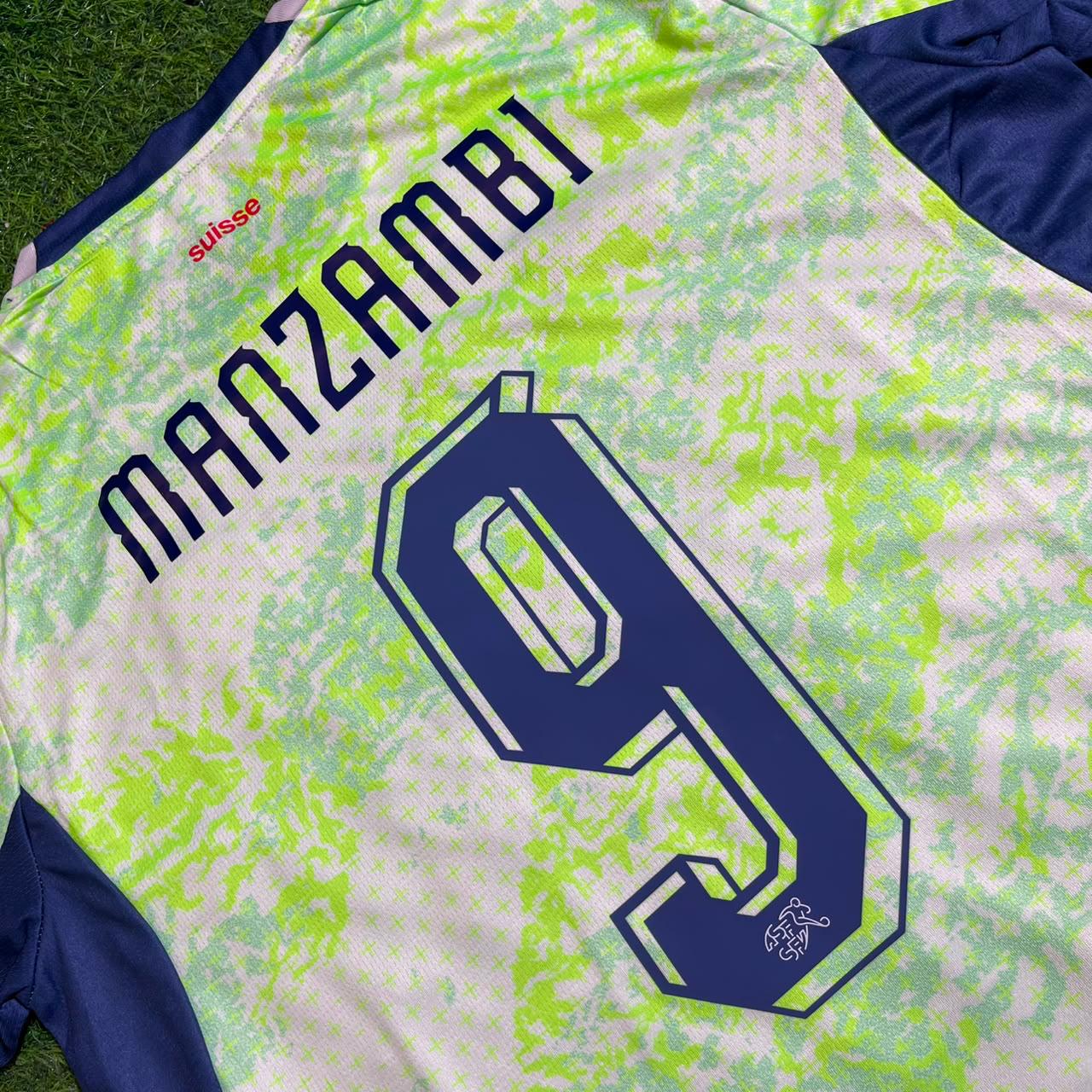Johan Manzambi #9 Schweiz 2026 WM Auswärtstrikot