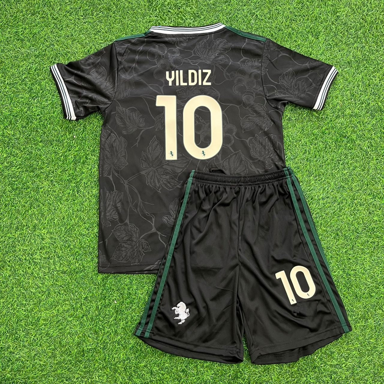 Maillot de football noir pour enfant Kenan Yıldız Juventus saison 2026