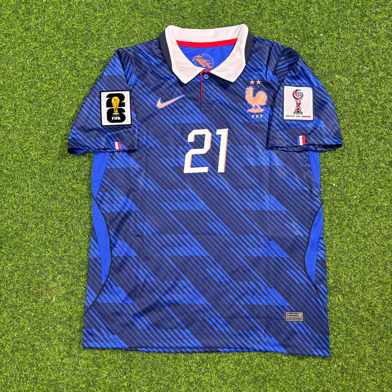 Maillot de football bleu domicile de l'équipe de France de Lucas Hernández (21 ans), pour la Coupe du Monde 2026