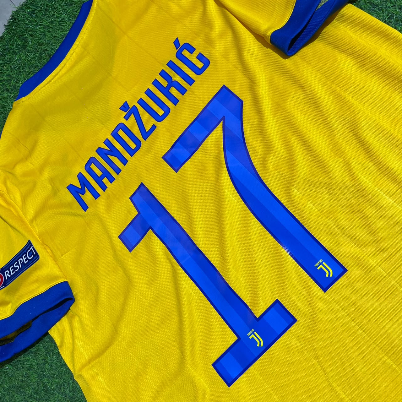Mario Mandzukic Juventus 2017-2018 Yellow Retro Football Jersey
