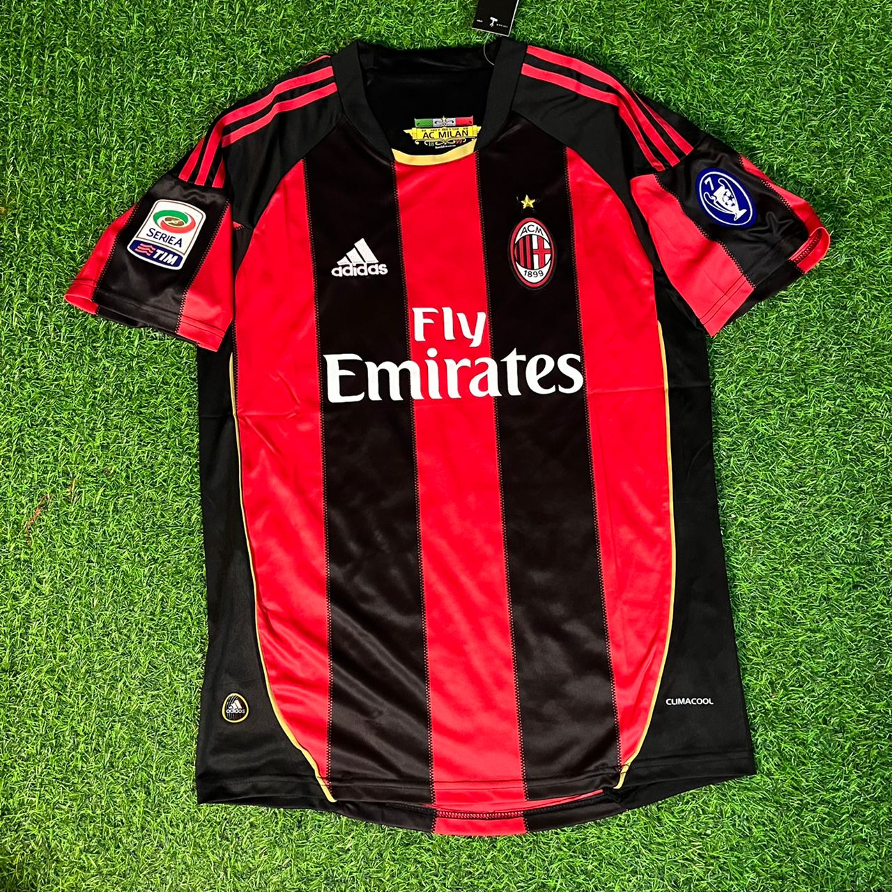 Kevin Prince Boateng Milan 2010 2011 Maillot rétro Trikot Maillot de football