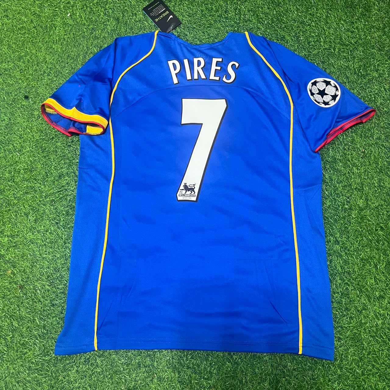 robert-pires-arsenal-2004-2005