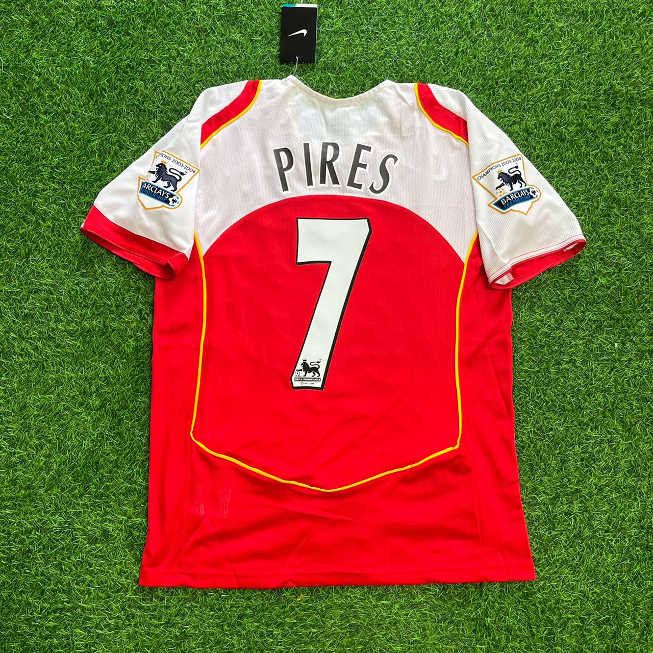robert-pires-arsenal-2004-2005