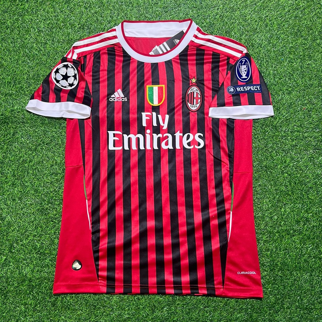 Robinho 70 - AC Milan Home 2011/12 Retro Kit Jersey Maillot Trikot Soccer Shirt