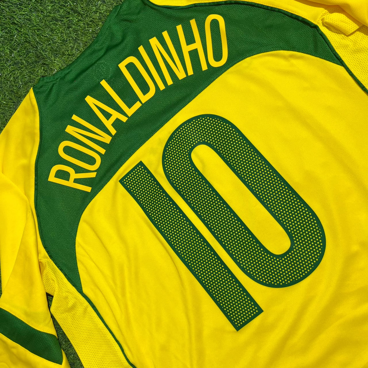 Ronaldinho Brazil 2004–2006 Home Yellow Long Sleeve Retro Football Jersey Kit