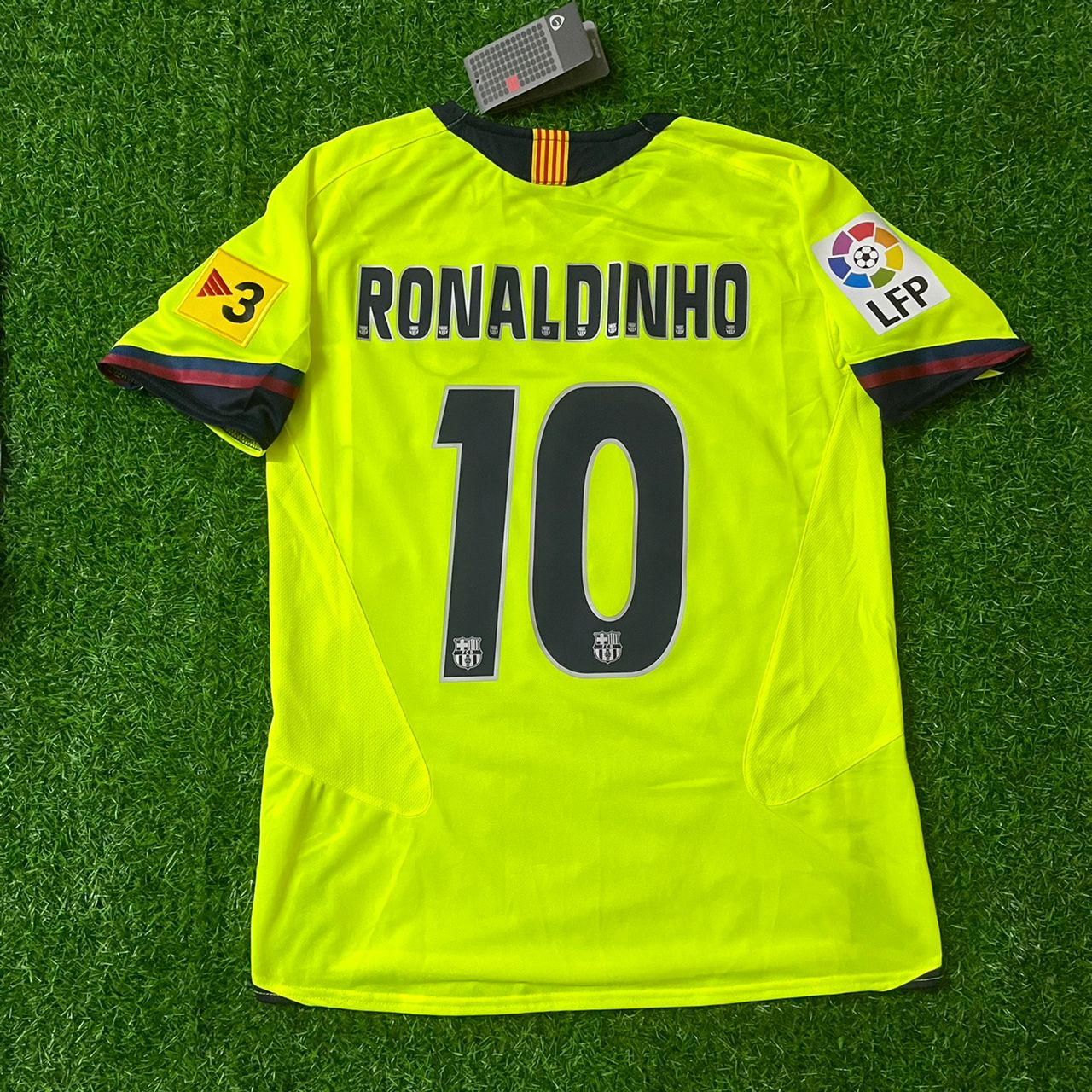 Ronaldinho Gaucho Barcelona 2005 2006 Green Yellow Retro Jersey
