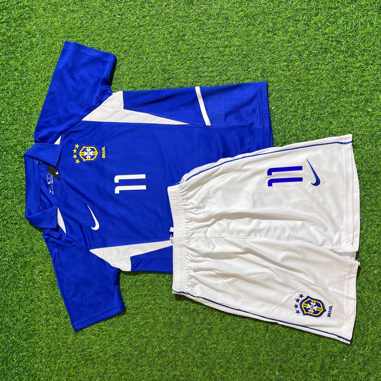 Ronaldinho Brazil 2002 Away Kids Kit â Kit Jersey for Children â | KinderTrikot | Maillot Enfant Soccer Shirt