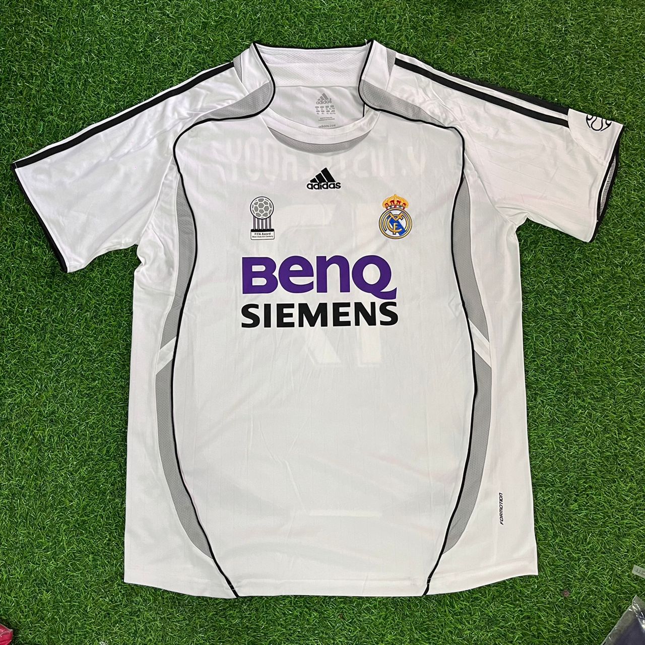 Ruud van Nistelrooy 17 â Real Madrid 2006â2007 Home Kit Jersey â | Trikot | Maillot Soccer Shirt
