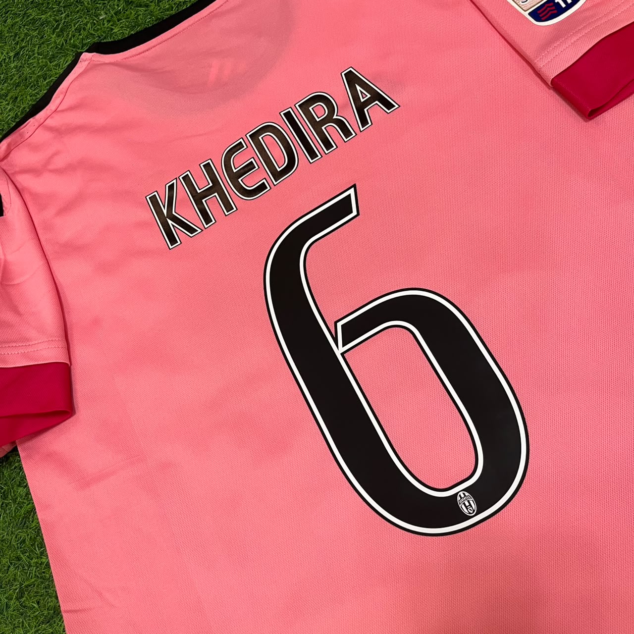 Sami Khedira Juventus Retro Pink 2015-2016 Jersey Trikot