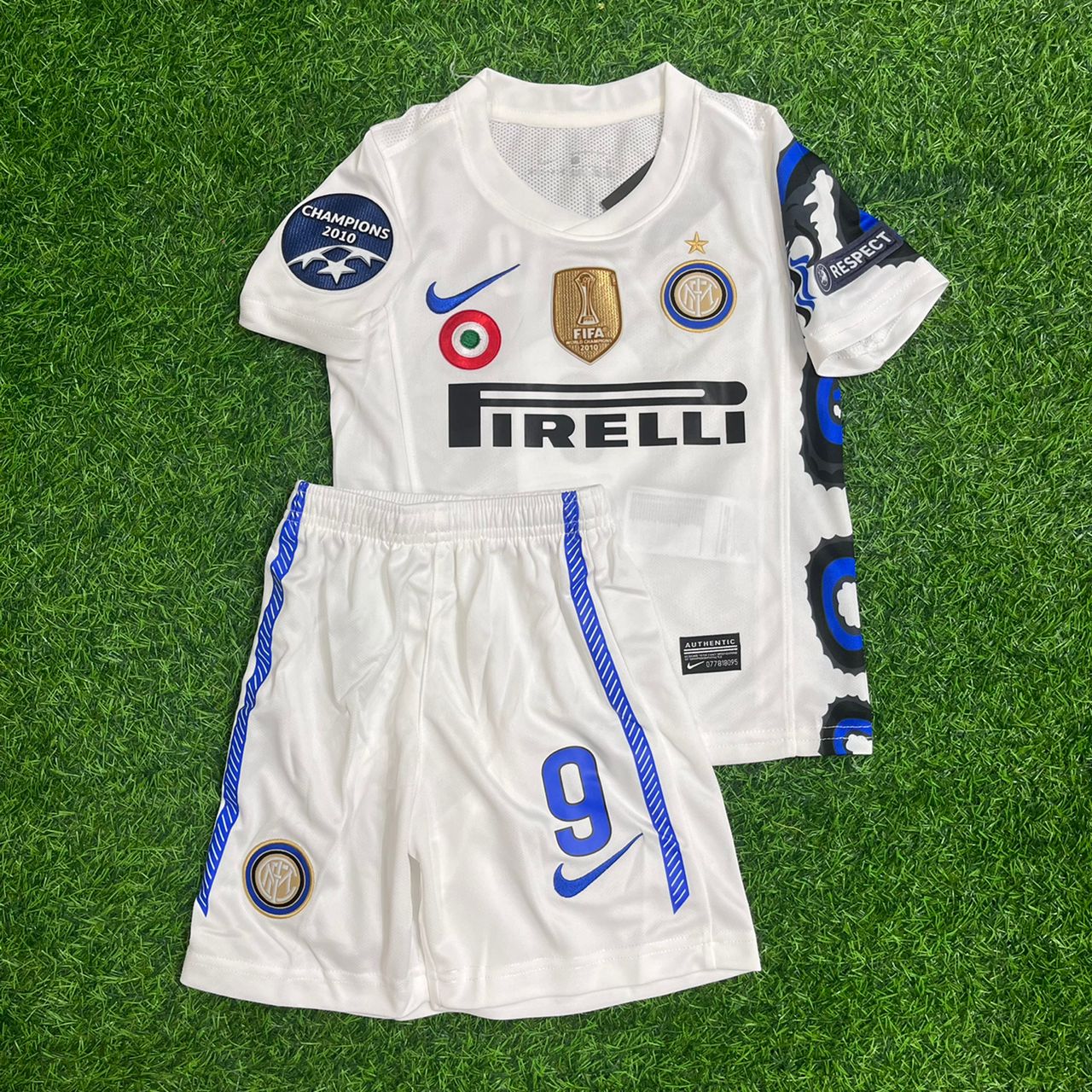 Samuel Eto’o Inter 2010–2011 White Dragon Retro Kids Football Jersey Kit
