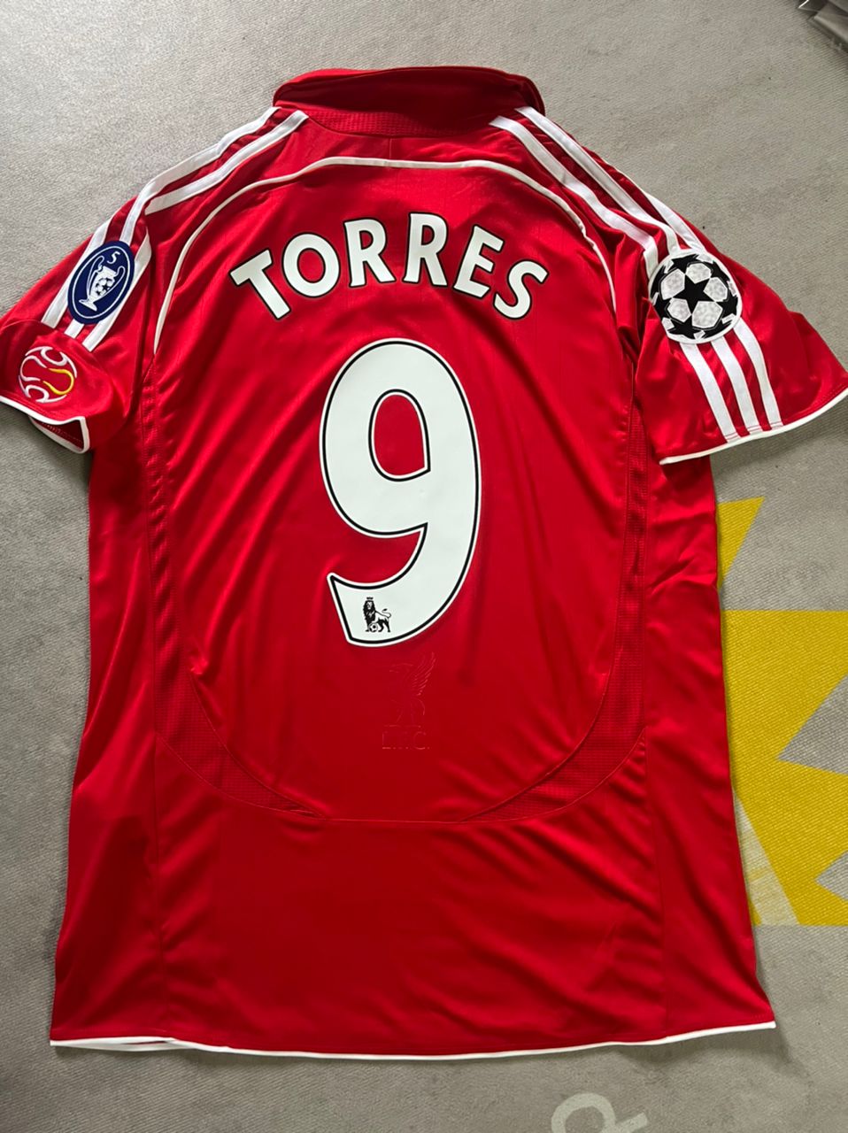 Maillot de football rétro rouge Fernando Torres Liverpool saison 2007-2008 Ligue des champions