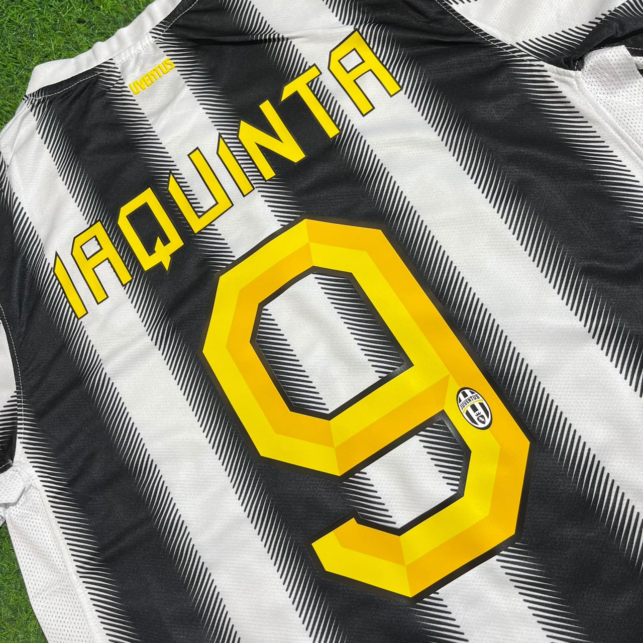 Vincenzo Iaquinta Juventus Home 2011 2012 Season Retro Jersey Trikot