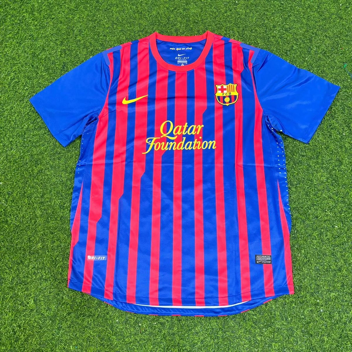 Xavi Hernandez Barcelona 2011/2012 Retro Home Football Jersey