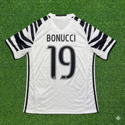 Leonardo Bonucci #19 Juventus 2016 2017 Away White Retro Football Jersey