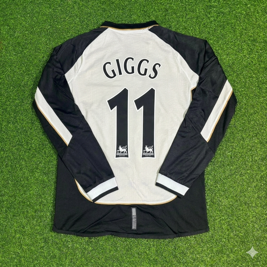 Ryan Giggs #11 Manchester United 2001-2002 Reversible Retro Jersey