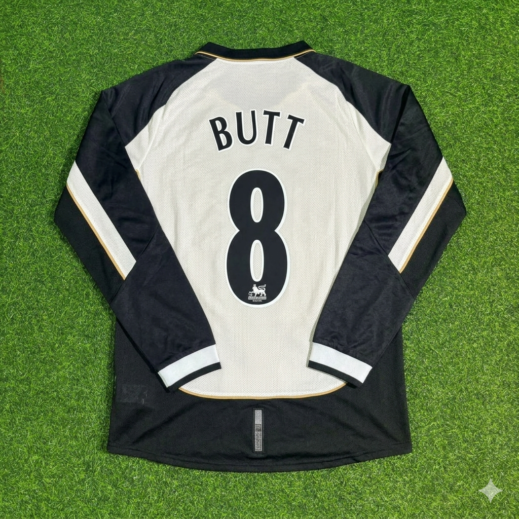 Nicky Butt #8 Manchester United 2001-2002 Reversible Retro Jersey