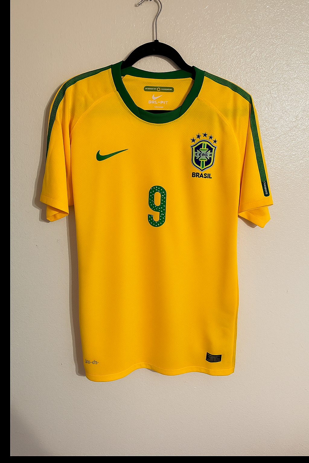 Adriano 9 Brazil 2010 World Cup Retro Yellow Jersey Trikot