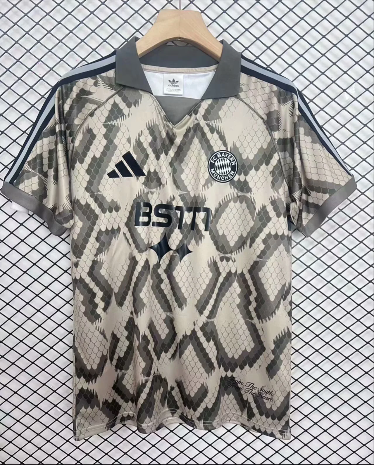 Bayern München New Polo Neck Polokragen Tshirt