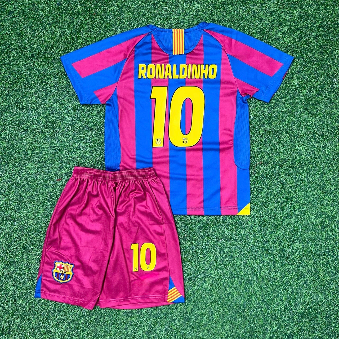 Ronaldinho Gaúcho Barcelona 2005-2006 Kids Retro Football Jersey Kit