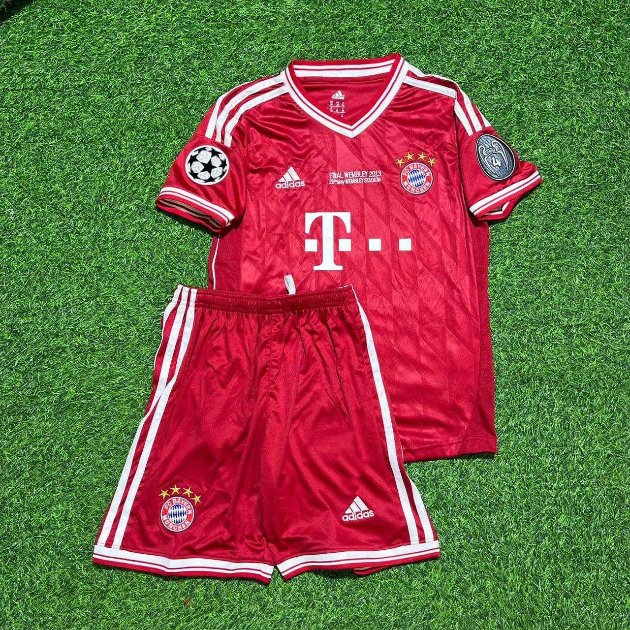 Xherdan Shaqiri #11 Bayern Munich 2013 Champions League Final Kids Retro Kit