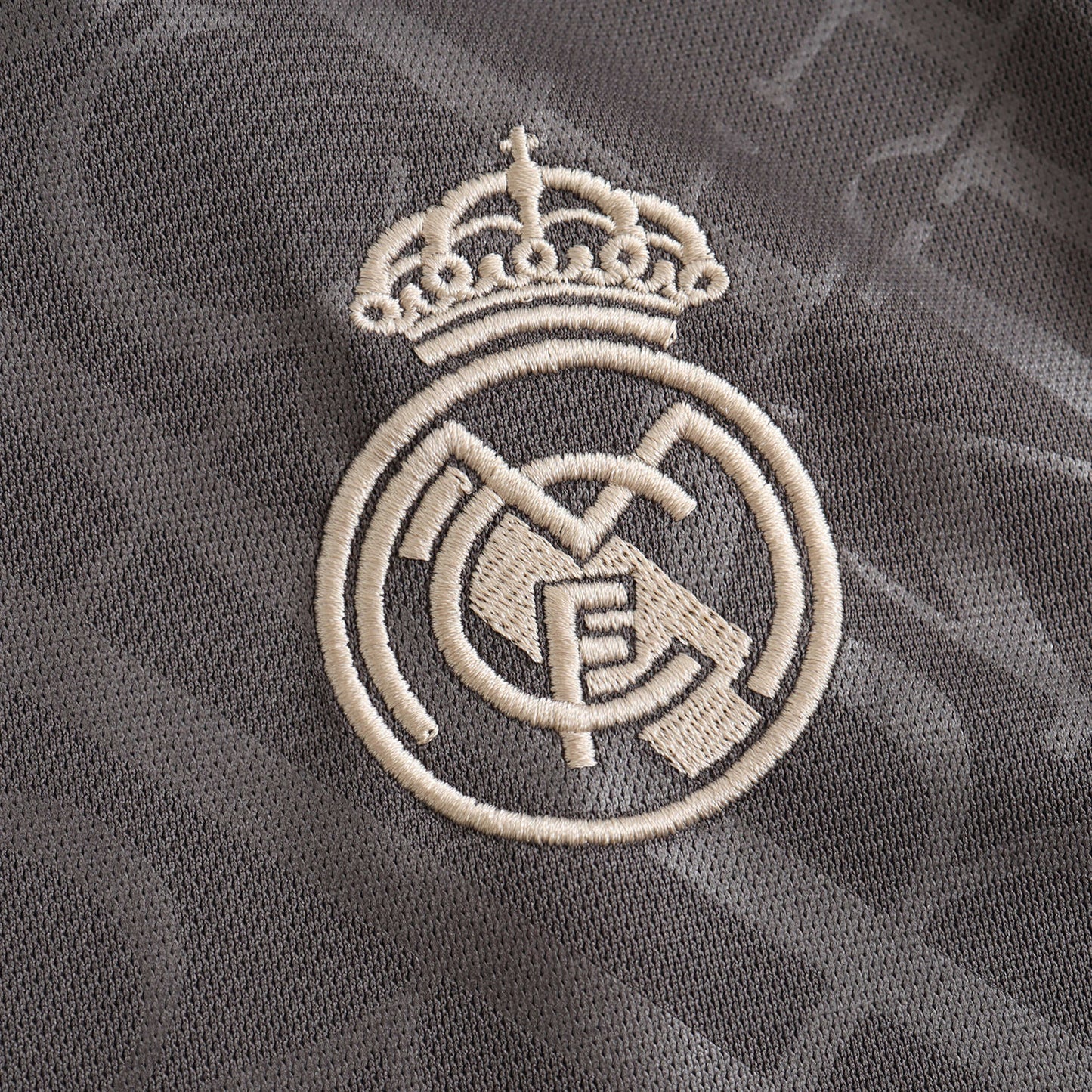 Orangefarbenes Special Edition-Trikot von Real Madrid