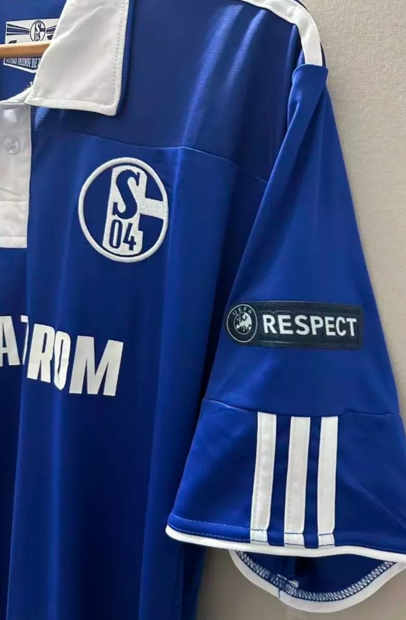 Les maillots de Schalke 04 pour la saison 2017-2018 Les maillots de Schalke 04 pour la saison 2017-2018