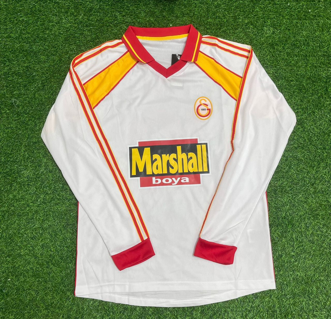 Galatasaray UEFA 2000 Final Retro Football Jersey Kit