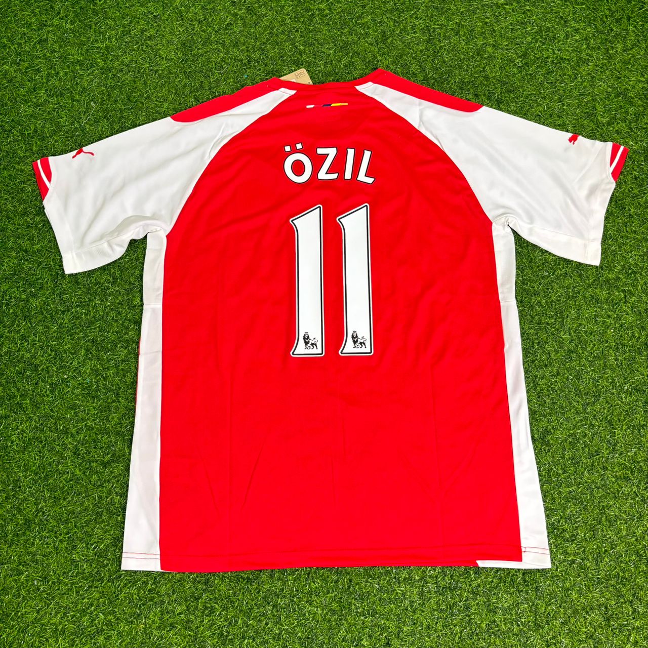 MesutOzilArsenal2014_2015HomeF