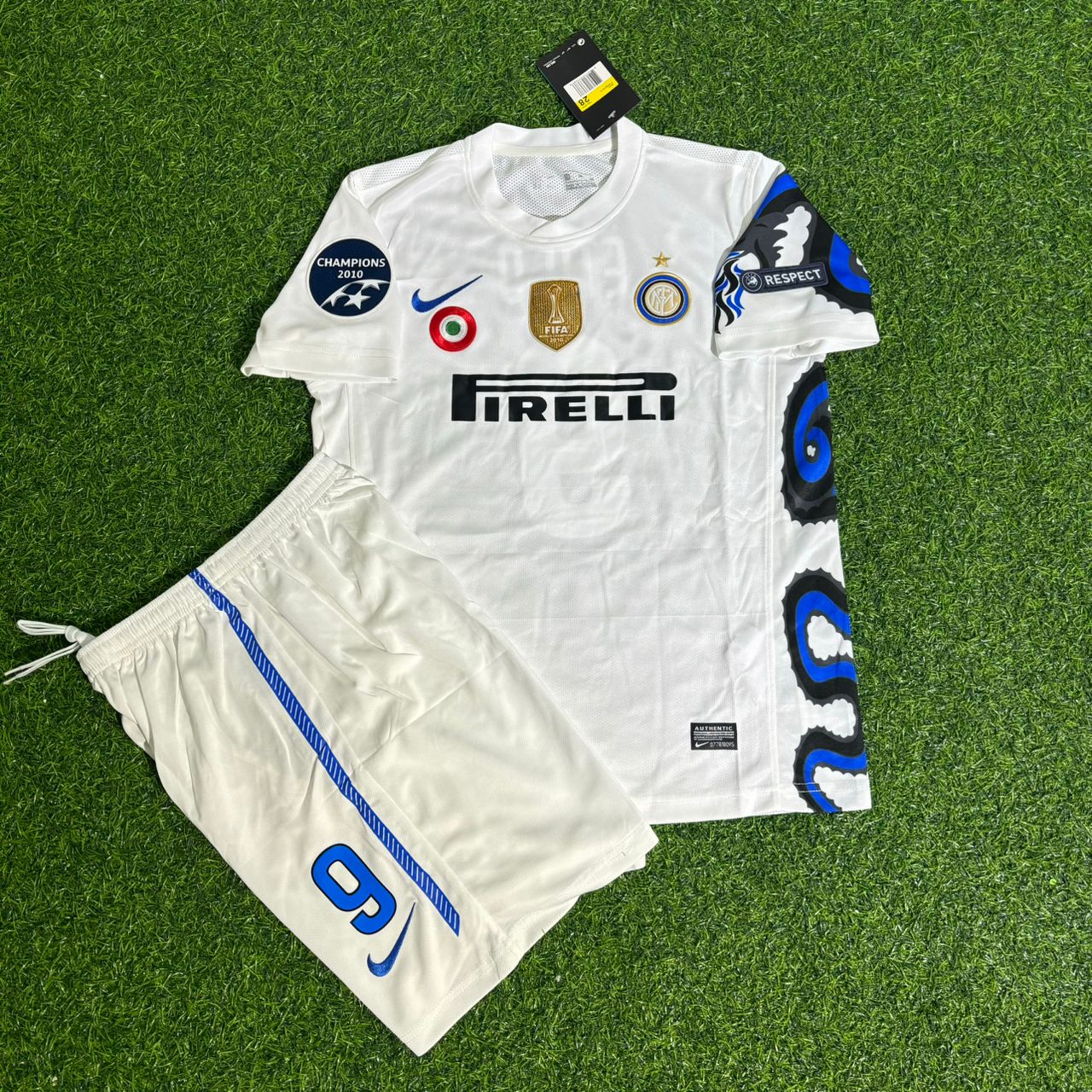 Samuel Eto’o Inter 2010–2011 White Dragon Retro Kids Football Jersey Kit