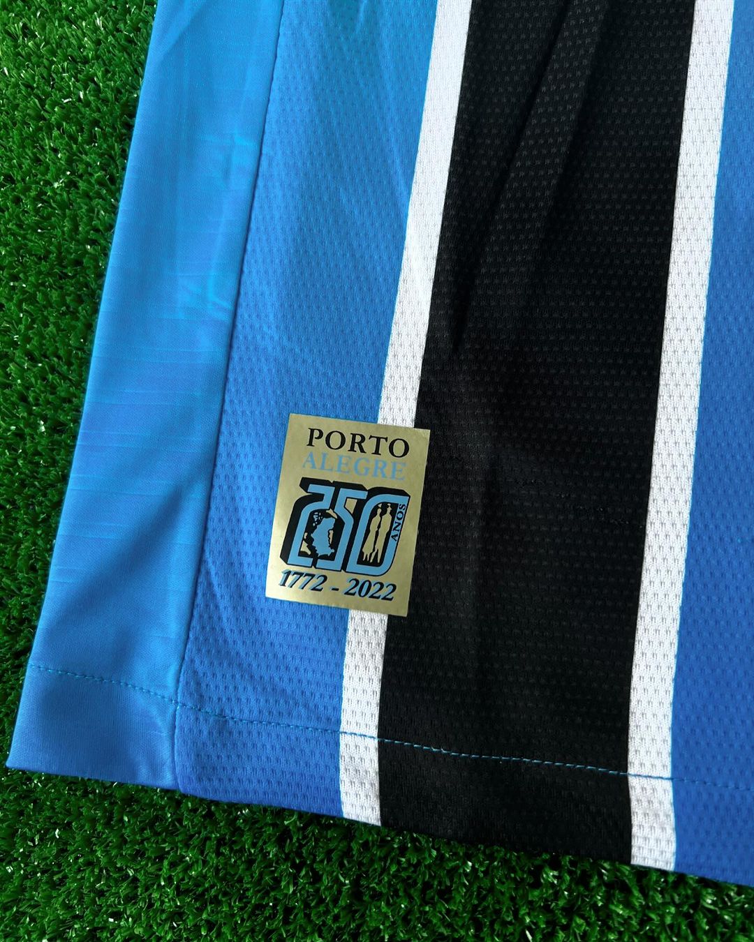 Gremio Retro Luis Suarez Classic Football Shirt