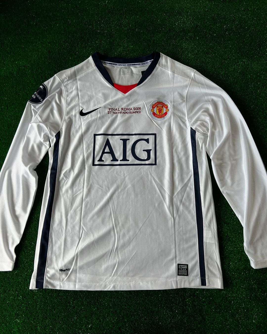 "Cristiano Ronaldo Manchester United White Long-Sleeve Retro Football Shirt"