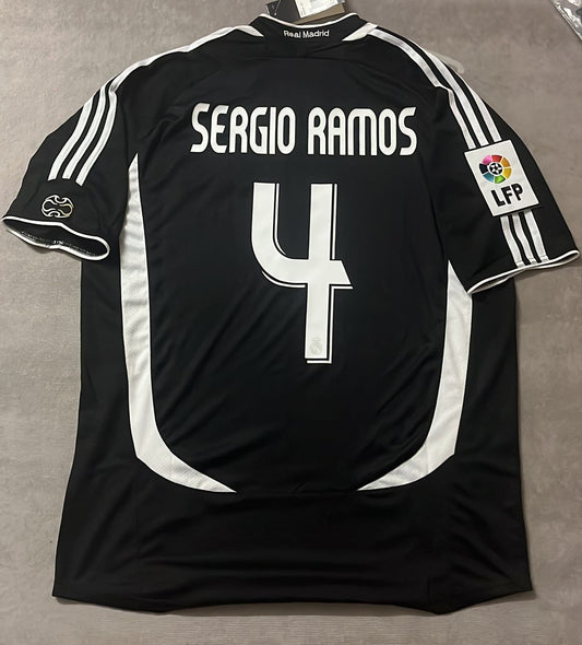 Schwarzes Retro-Trikot von Sergio Ramos von Real Madrid