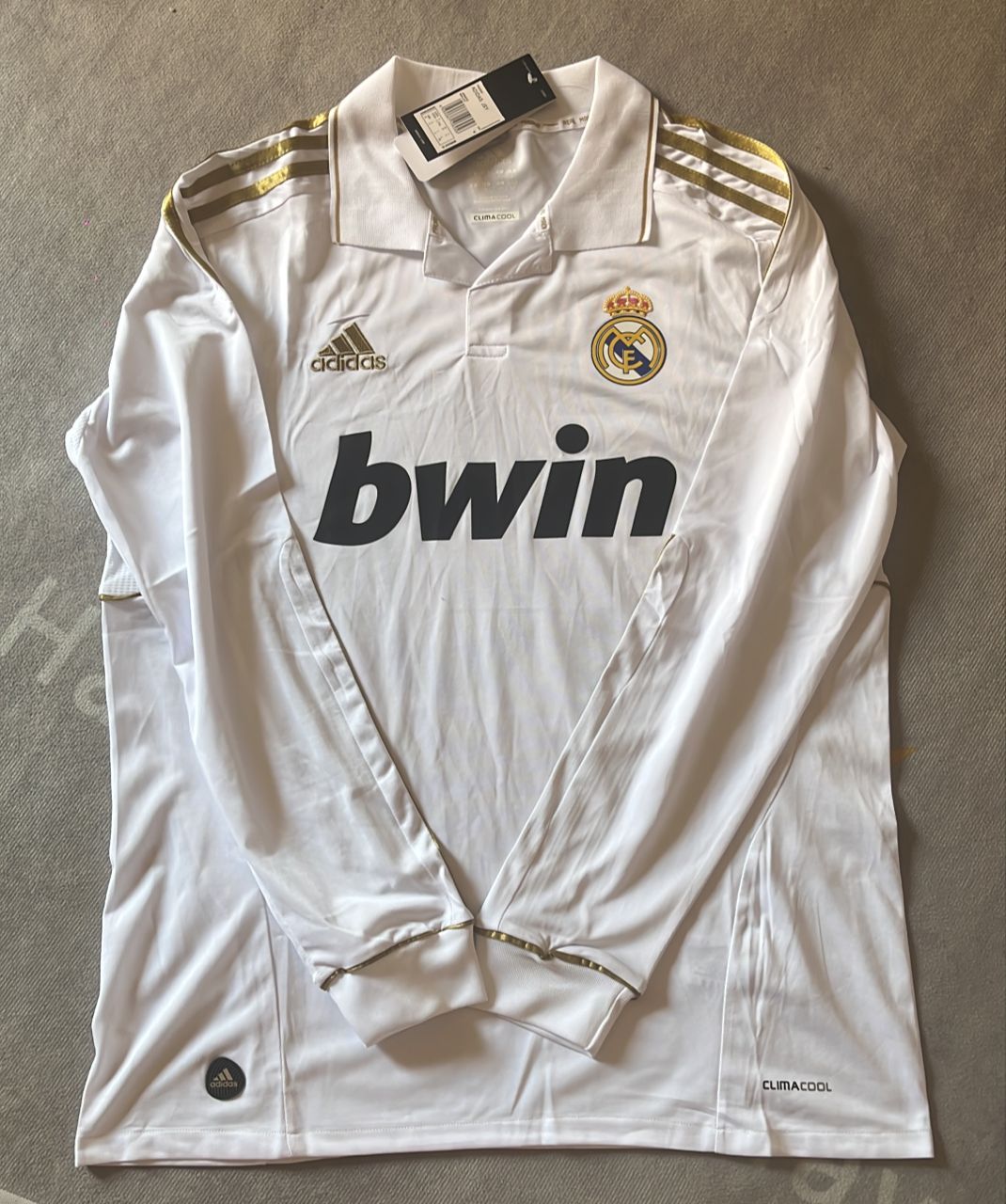 Mesut Özil Real Madrid 2010/11 Home Jersey - Retro Long Sleeve Edition