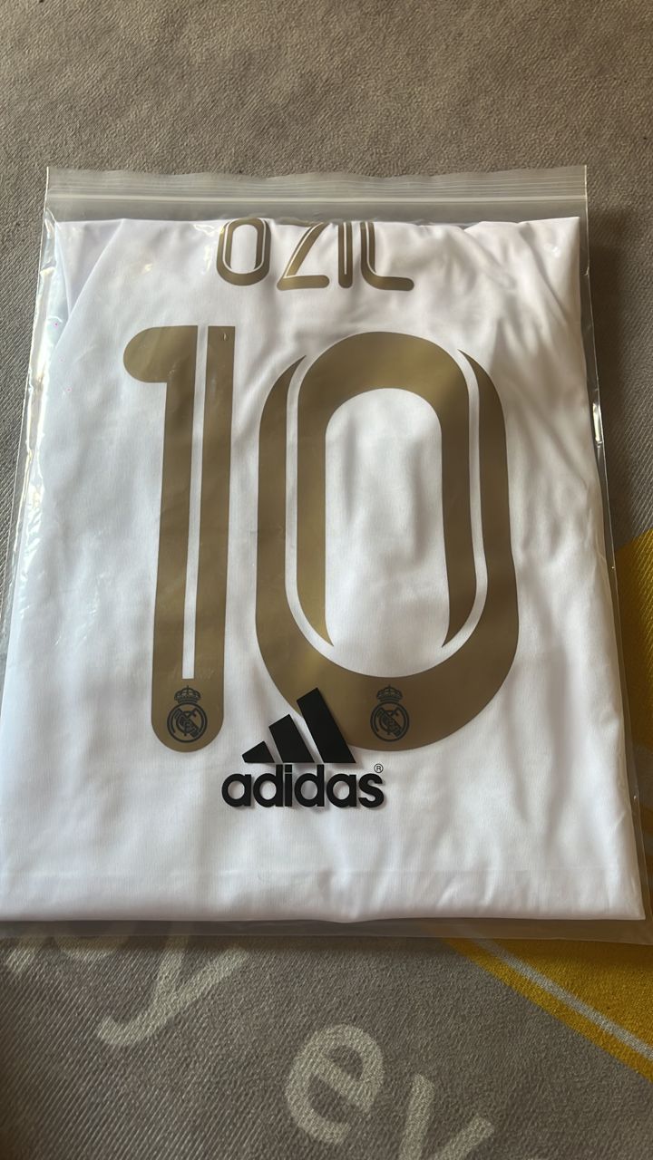 Mesut Özil Real Madrid 2010/11 Home Jersey - Retro Long Sleeve Edition