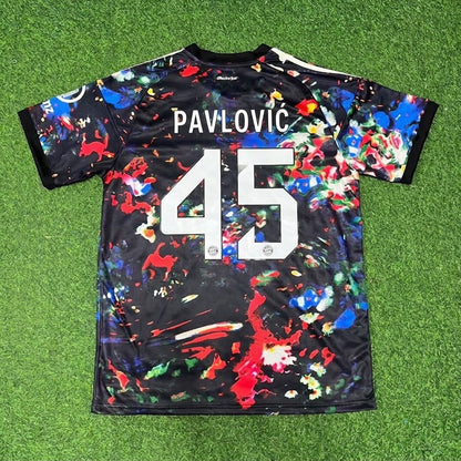 Aleksandar Pavlović 45- Bayern München Oktoberfest Spezial-Edition Fußballtrikot