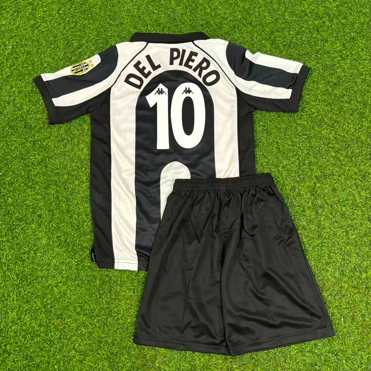 Alessandro Del Piero #10 Juventus 1997 1998 Home Retro Kids Kit