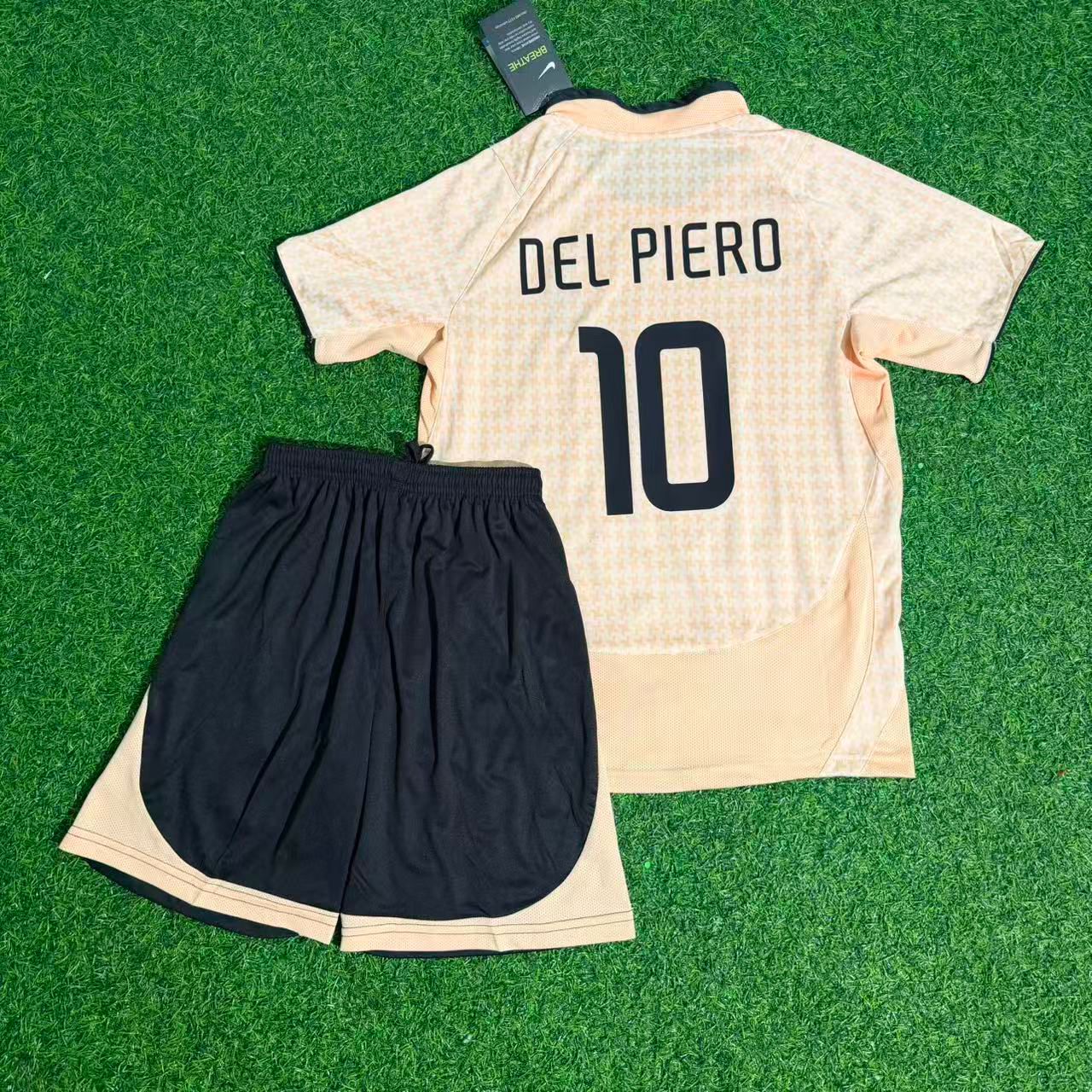Alessandro Del Piero Juventus 2003/2004 Pink Retro Kids Football Jersey