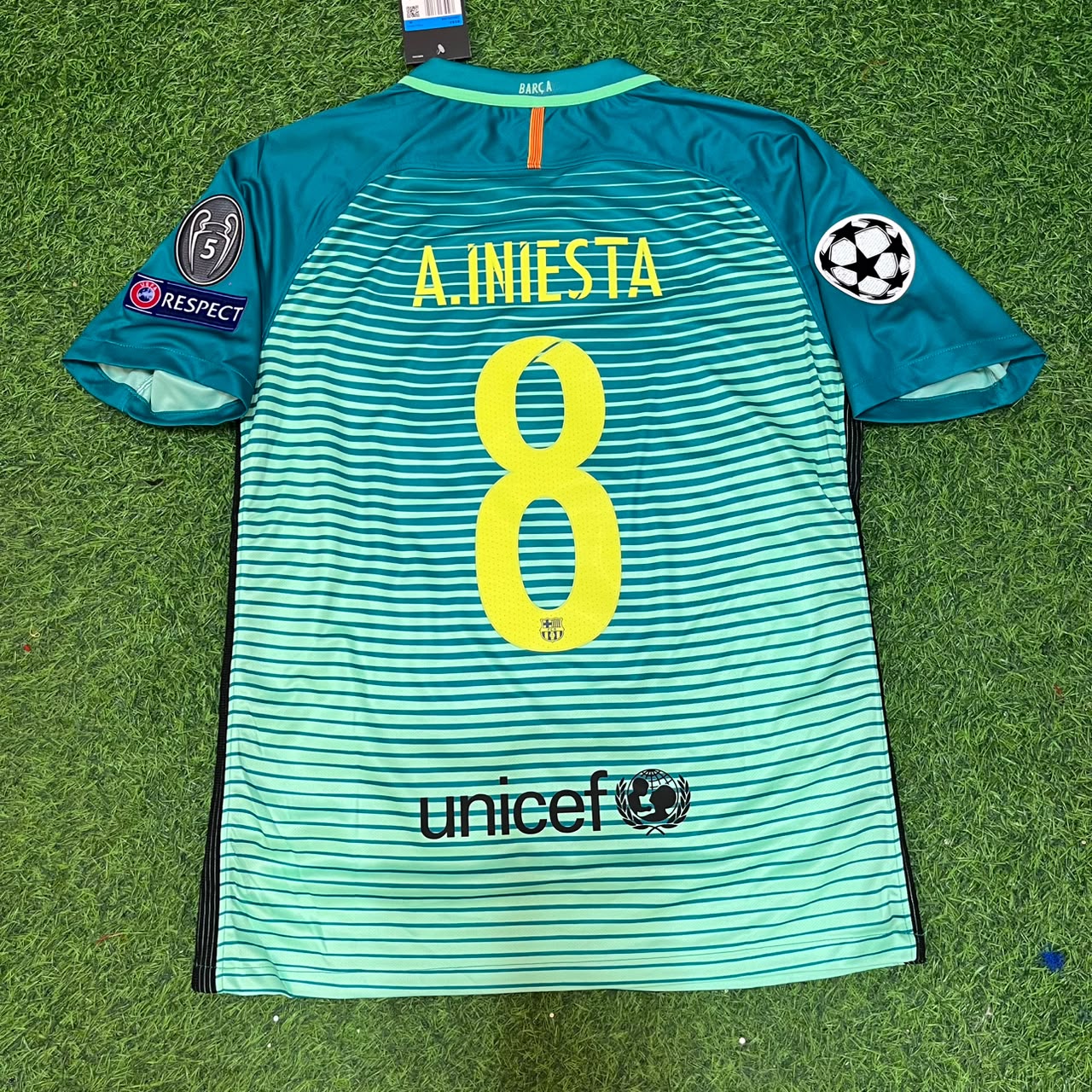 Andrés Iniesta #8 Barcelona 2016/17 Away Retro Jersey Trikot Maillot Soccer Shirt