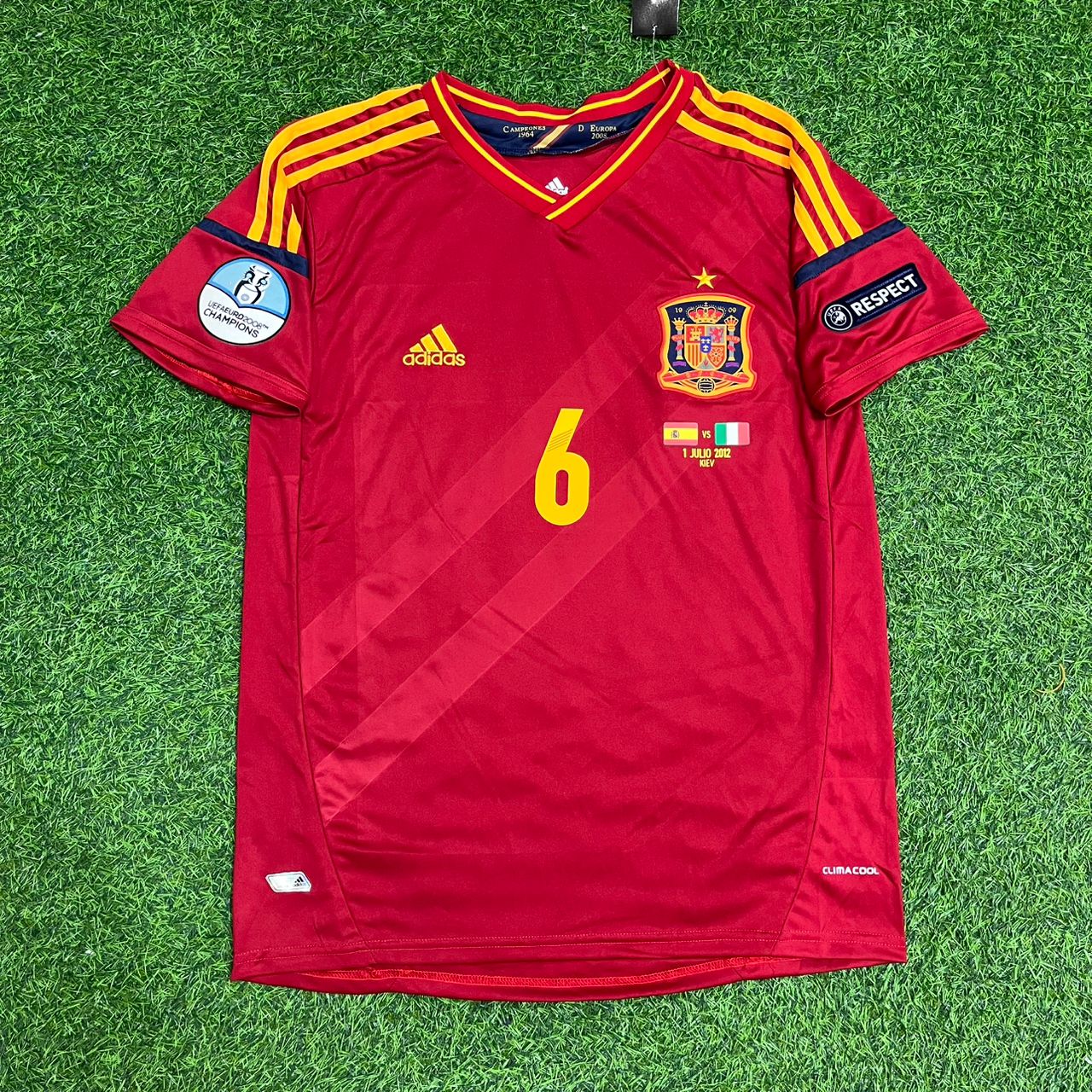 Andrés Iniesta Spain EURO 2012 Final Retro Football Jersey Kit