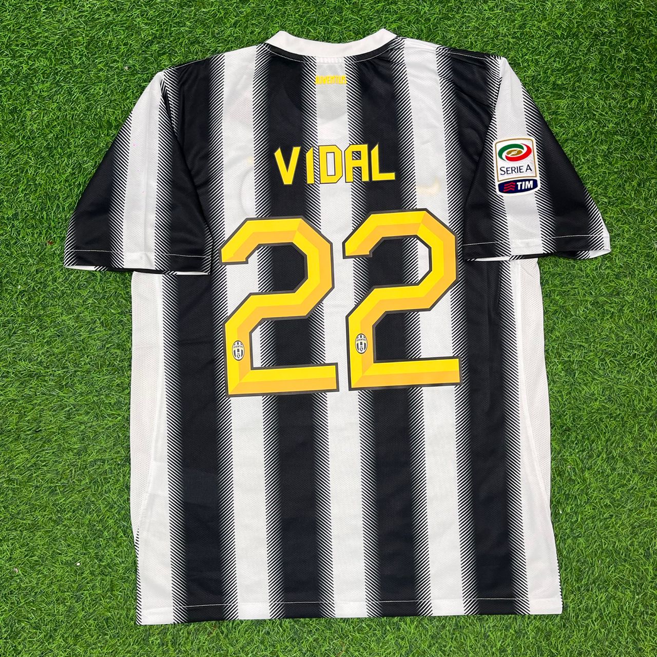Arturo Vidal Juventus 2011-2012 Home Retro Football Jersey