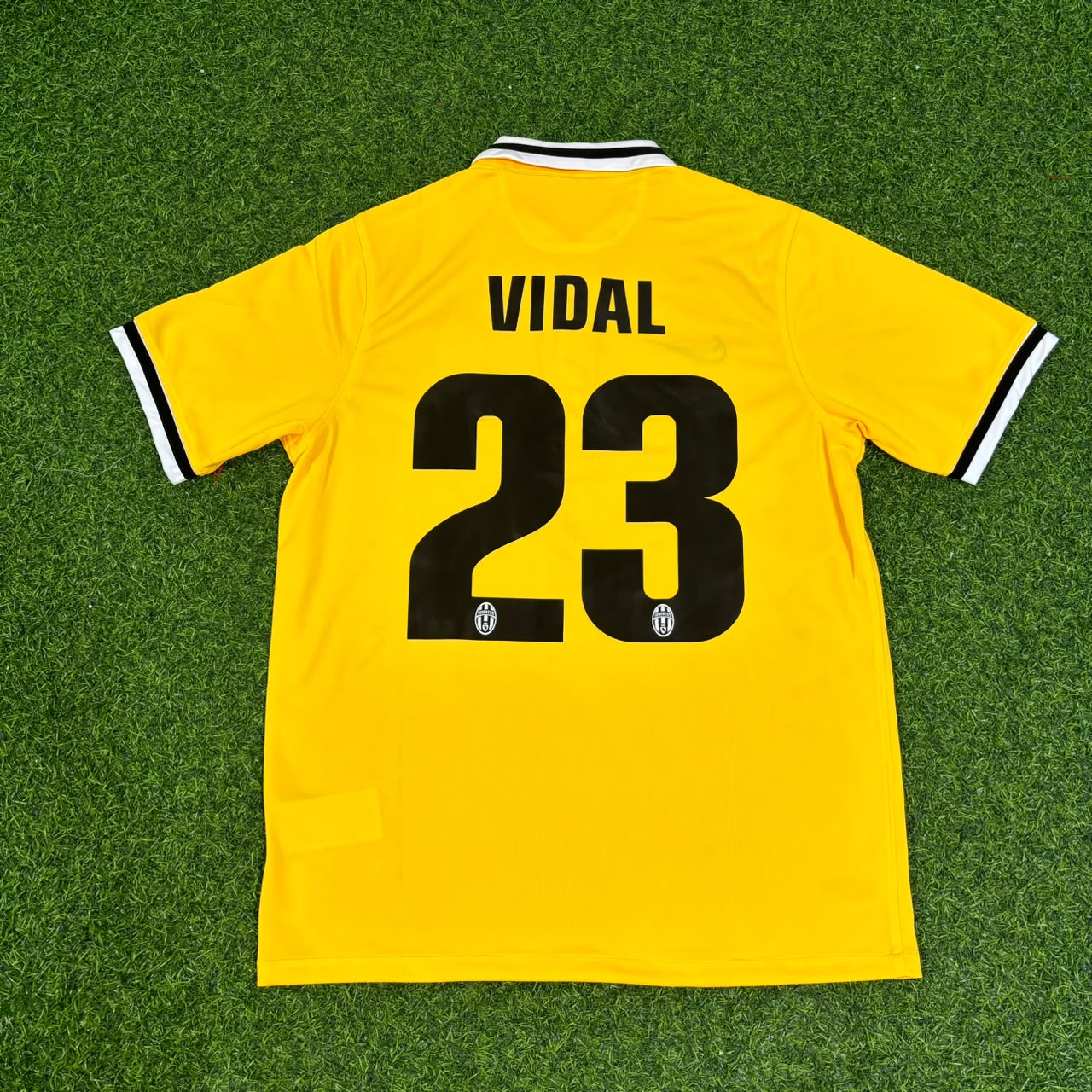 Arturo Vidal Juventus 2013/2014 Yellow Away Retro Football Jersey