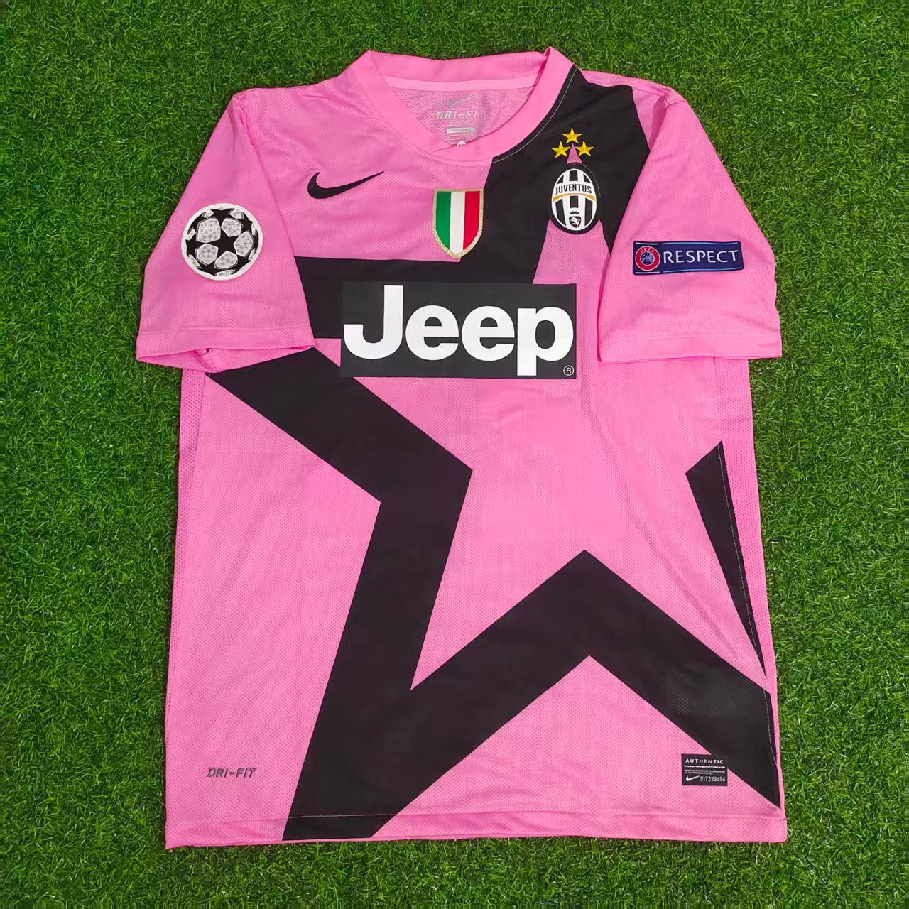 arturo-vidal-juventus-pink-
